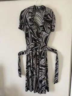 ラップドレス 黒と白のパターン