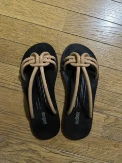 ※くちゃん※【新作】Melissa サンダル ブラック 38サイズ くちゃん様専用※【新作】Melissa サンダル ブラック 38サイズ - メルカリ