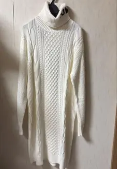 TOMMY HILFIGER ホワイト ニットワンピース 長袖