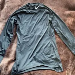 NIKE ナイキ　長袖コンプレッションシャツ（インナーウェア）