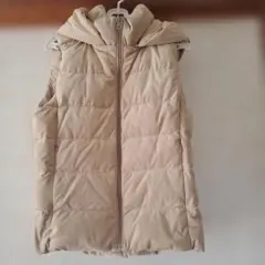 ユニクロ　ダウンベト　　ベージュ