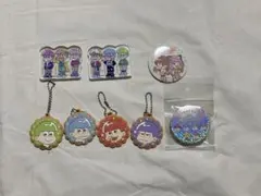 おそ松さん アクリルスタンド2点、ラバーキーホルダー4点、缶バッジ