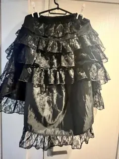 フリル付きブラックフレアスカート