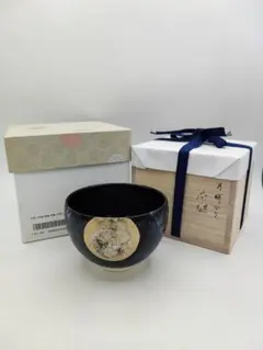 d779【新品・未使用】変わり茶碗 黒釉 円窓 四季折々 通次阿山 木箱 茶道 d779【新品・未使用】変わり茶碗 黒釉 円窓 四季折々 通次阿山 木箱