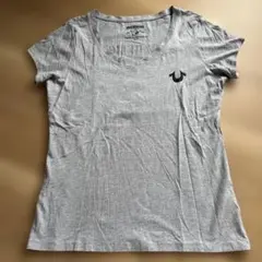 [数回着用] TRUE RELIGION ハワイ購入 VネックＴシャツのサムネイル