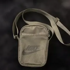 Item thumbnail for item 7996d83a-24bb-4dcc-bdbb-1eac8d01c3fd