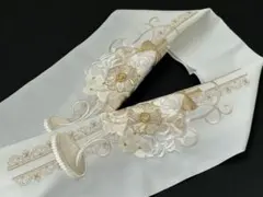 ミ*ル様 【訳あり　大処分】成人式‼️振袖用‼️ シルエリー 刺繍入り 半衿　白