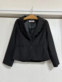 First フリル付き黒ジャケット