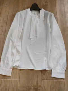 新品　コムサイズム　ボウタイ風ブラウス　9号　定価5900円