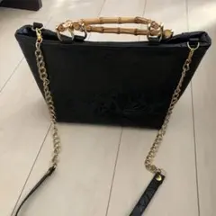 ブラックエンボス花柄ショルダーバッグ