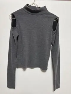 LAGUA GEM 그레이 어깨 터틀넥
