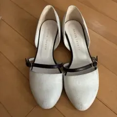 RABOKI ECONO ストラップ付きパンプス ホワイト