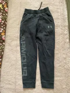男の子　アンダーアーマー スウェットパンツ 長ズボン 130cm