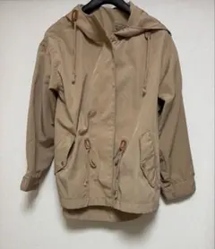 ベージュ マウンテンパーカー フード付き