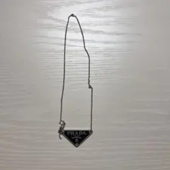 PRADA トライアングルロゴ ネックレス シルバー