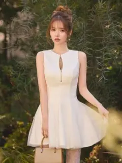 ホワイト フレアドレス ノースリーブ