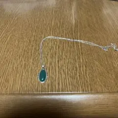 緑色オーバルペンダントネックレス