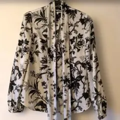 【36】MCQ フラワープリント リボン付き長袖シャツ