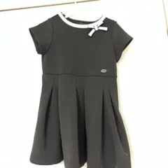 BeBe 黒のリボン付き半袖ワンピース