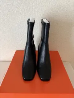 【新品未使用】LILY BROWN ストレッチショートブーツ ブラック S 箱のサムネイル