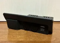 カーメイト シガーソケット 増設 USB 純正風 ハイエース USBポート 電源のサムネイル