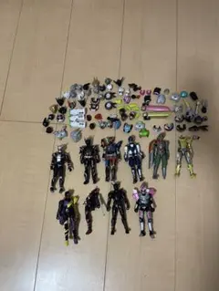 装動　仮面ライダーセイバー　まとめ売り　25体 Amazon | 装動 仮面ライダーセイバー 復活のデザストセット (仮面