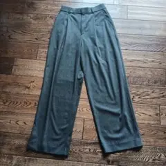ユニクロ　タックワイドパンツ　Sサイズ　ライトグレー