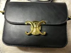 ブラック ショルダーバッグ ゴールド金具