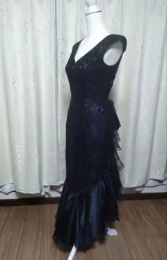 総ビーズのドレス・サテン。マーメイドライン・黒・Mサイズ・美品 