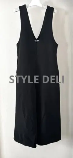 STYLE DELI Ｖネック　サロペット　オールインワン　ブラックのサムネイル