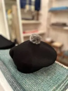 【新品未使用】作家さま　ひつじ小屋　ぽんぽん付きベレー帽　ブラック