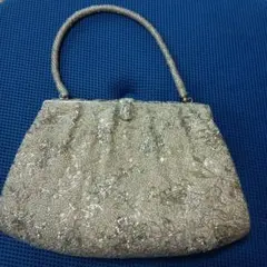 シルバー刺繍クラッチバッグ