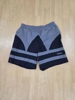 トレフォイル！ adidas アディダス ショートパンツ グレー × ブラックのサムネイル
