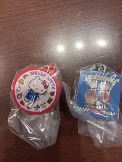 サンリオ クッキー缶チャーム キティ　ザボードビルデュオ