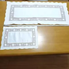 刺繍入りテーブルセンター 大小セット