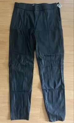 ZARA 合成皮革 ブラックパンツ