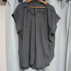 【美品】グリーンパークス購入 半袖ブラウス グレーサイズFのサムネイル
