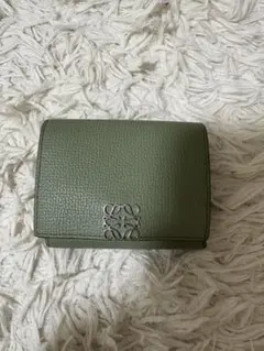ロエベ 　三つ折り財布 　グリーン LOEWE ロエベ 三つ折り財布 レザー グリーン : ブランドバリュー