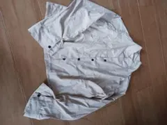 ベージュシャツ
