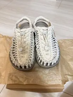 KEEN UNEEK サンダル ホワイトのサムネイル