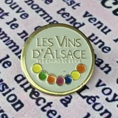 393 ヴィンテージピンバッジ　フランス雑貨　ピンズのサムネイル