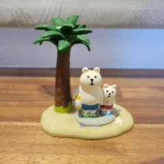 クマの親子とヤシの木の置物