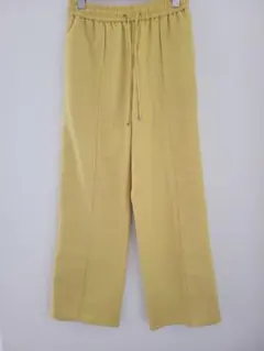 【GU】イエロースラックスパンツ
