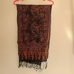 インドネシア　黒とオレンジの花柄スカーフ