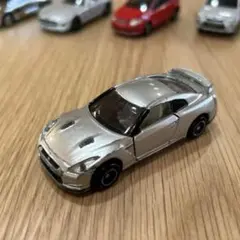 トミカ gt-r
