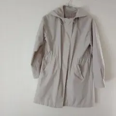 ベージュフード付きコート　スプリング　ドロスト