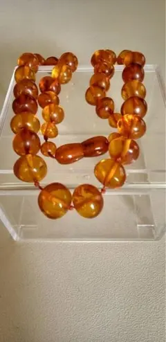 51 アンバー色 樹脂ネックレス