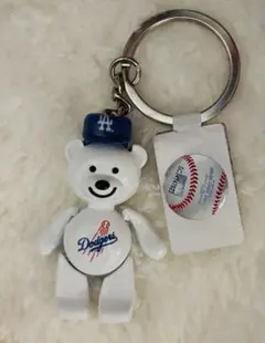 大人気 完売品 海外モデル MLB ドジャース ホワイトベアー キーホルダーのサムネイル