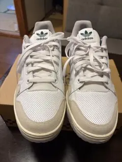 adidas スニーカー ホワイト