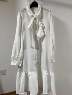 クレット新品未使用ラベル付き　ボウタイリボン付きホワイトシャツワンピース　4L